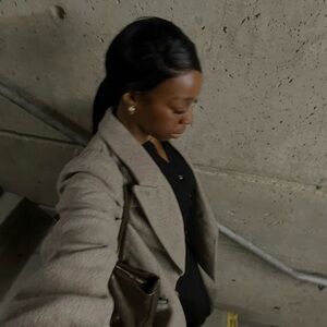 Meet your Posher, Cynthia